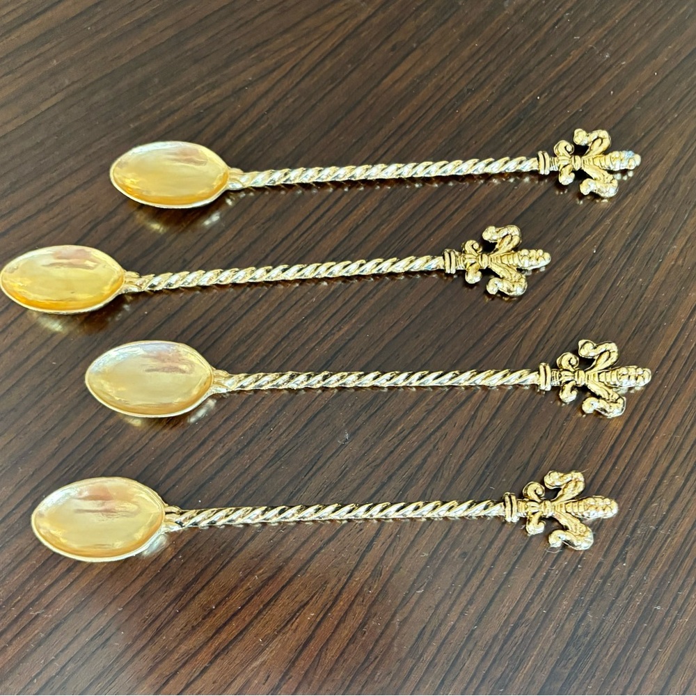 Vintage Spoons (4) from
"The Bucklers of Fifth Avenue" - Fleur de Lis